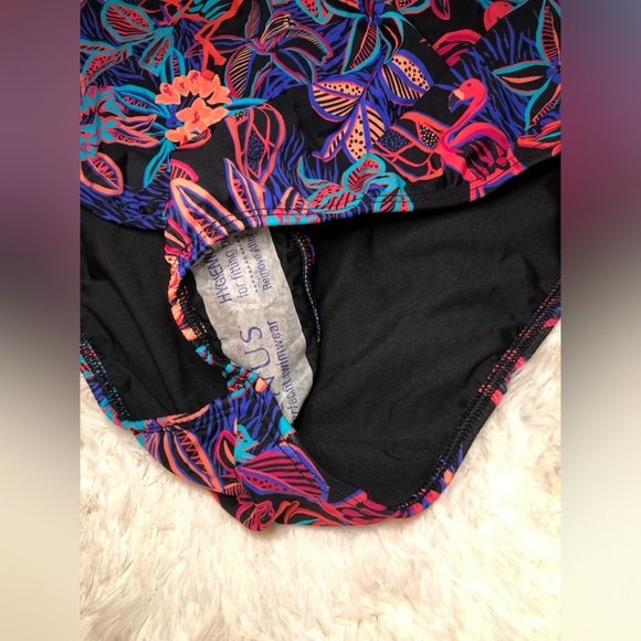 🦩VENUS Black and Pink One Piece Swimsuit Halter Style🦩 - Picture 9 of 16